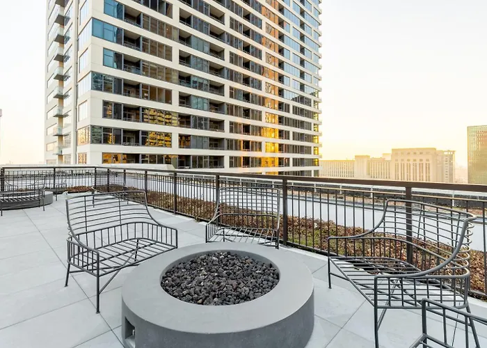 Loop 1br Wgym Roofdeck Wd Nr W Loop The L Chi-200